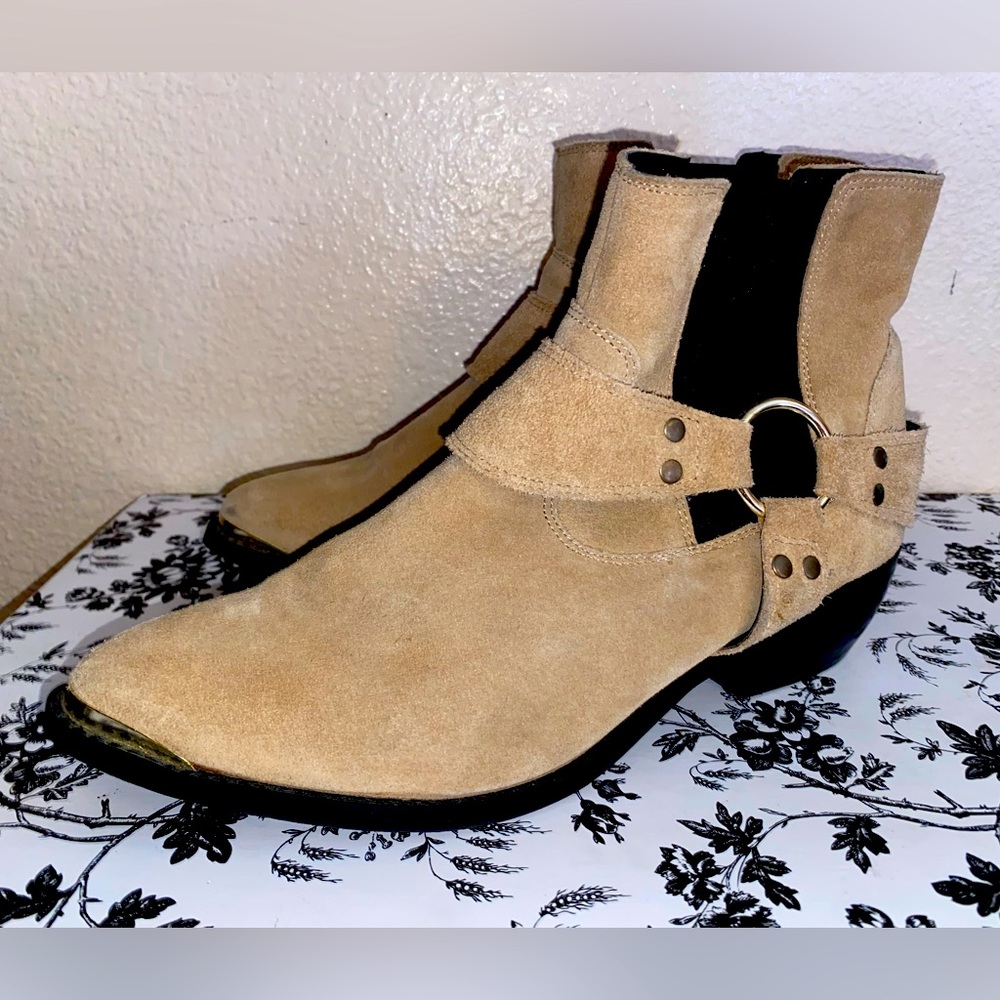 tan beige western pointed slip on suede cowboy boot - size 8/8.5 women’s